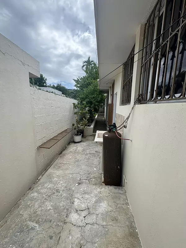 casas - Vendo casa en Av. Independencia  10