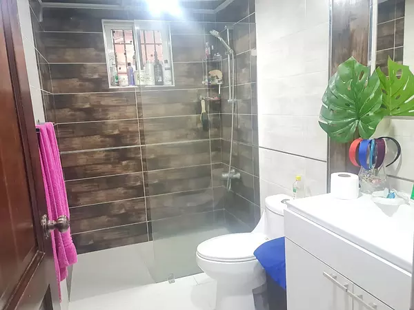 apartamentos - Avenida independencia km 9

2do piso

122 metros de construcción 
14 metros de p 8