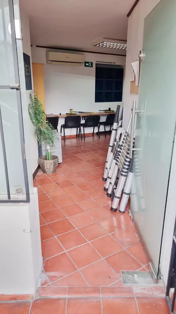 oficinas y locales comerciales - Local en la evaristo morales  2