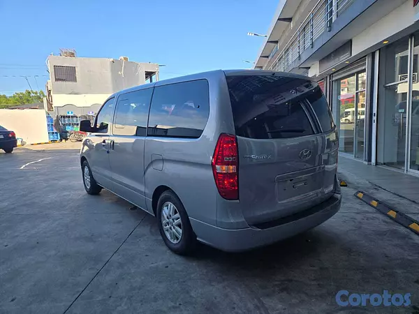 jeepetas y camionetas - HYUNDAI GRAND STAREX 2021 GRIS 9