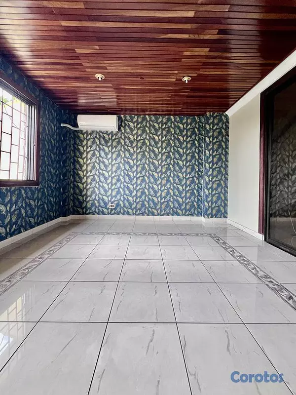 casas - Casa de 4 habitaciones 4 baños en alquiler para ne 12