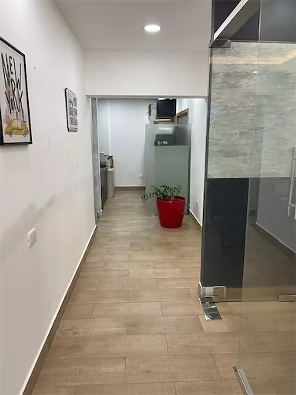 oficinas y locales comerciales - Local amplio en primer nivel 7