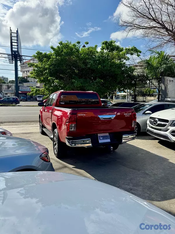 jeepetas y camionetas - Toyota Hilux SRV 2017
 6