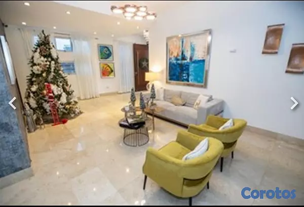 casas - Casa Lujosa en Residencial Cerrado, Sector Las Carmelitas 6