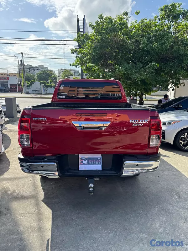 jeepetas y camionetas - Toyota Hilux SRV 2017
 7