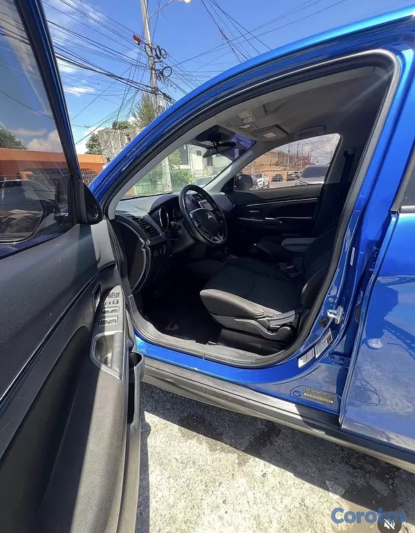 jeepetas y camionetas - Mitsubishi Outlander Sport SE 2020 3