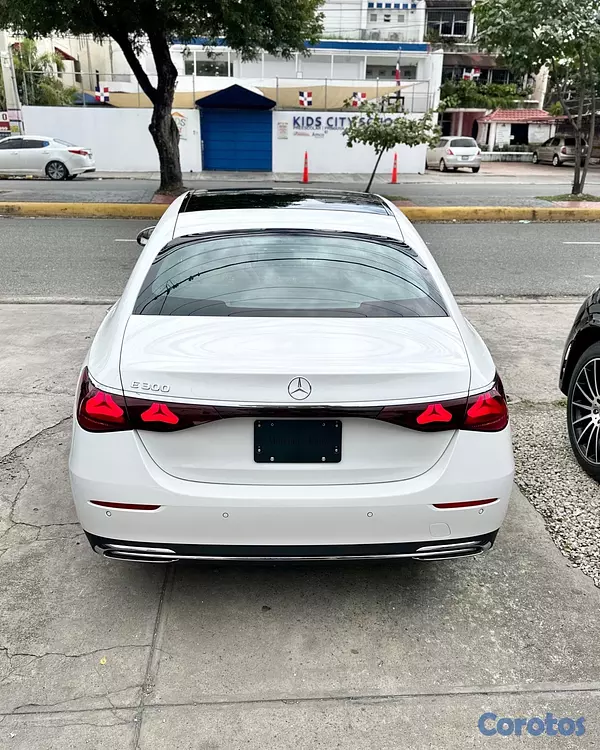 carros - Mercedes Benz E300 Panorámico 2026 5