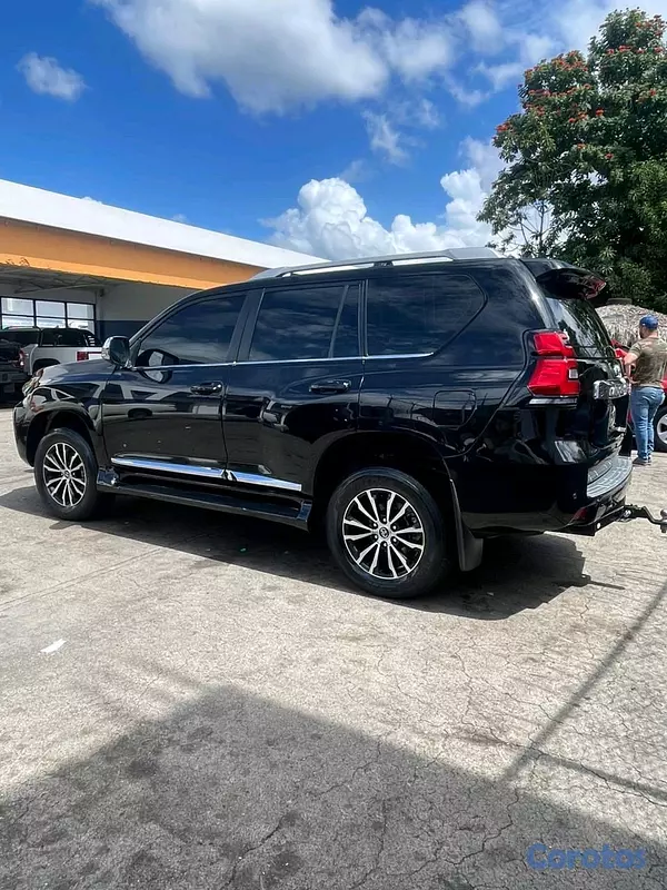 jeepetas y camionetas - Toyota land cruicer prado vx 2010 3