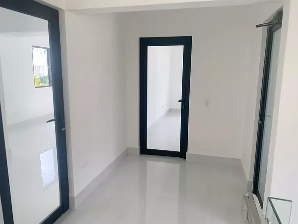 oficinas y locales comerciales - Propiedad corporativa y comercial 10