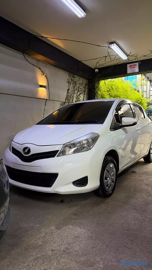 carros - TOYOTA VITZ 2013  3