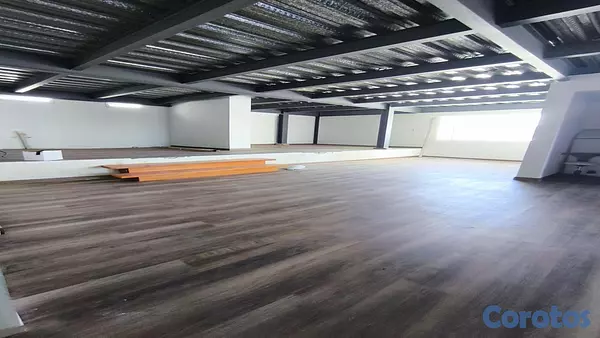 oficinas y locales comerciales - Local en alquiler en 4to piso con Balcón en Bella Vista. 4