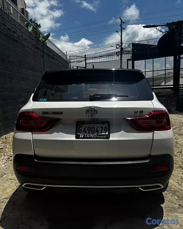jeepetas y camionetas - Brillance V3 2021 5