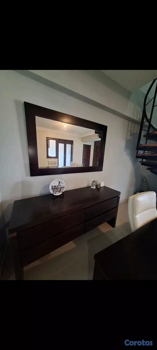 muebles y colchones - Comedor + credenza + espejo acabado en nogal | Venta por mudanza | Leer descrip. 8