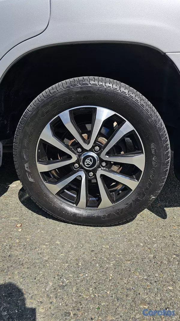 jeepetas y camionetas - VENDO LA LAND CRUISER MAS NUEVA, POCO USO 6