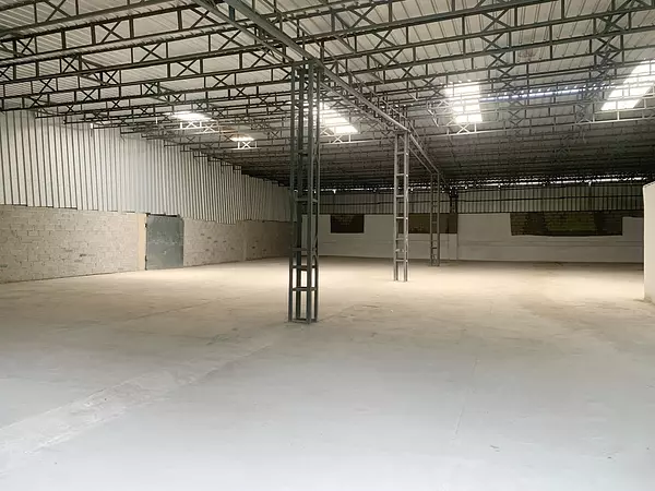 oficinas y locales comerciales - nave en alquiler  en zona céntrica  2