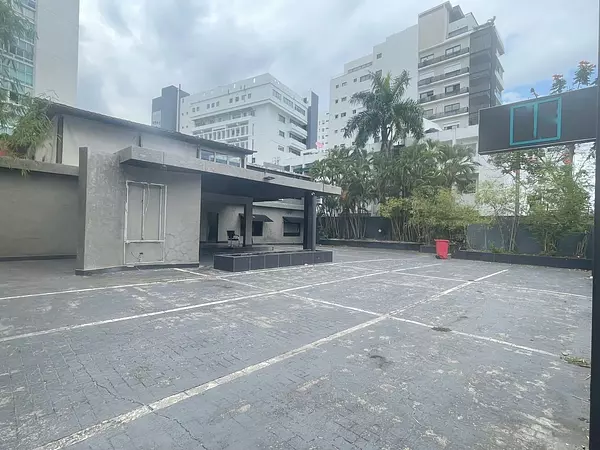 oficinas y locales comerciales - Local céntrico en la Esperilla 6
