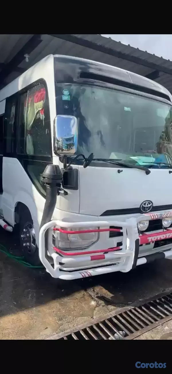camiones y vehiculos pesados - Toyota coaster 2019 3