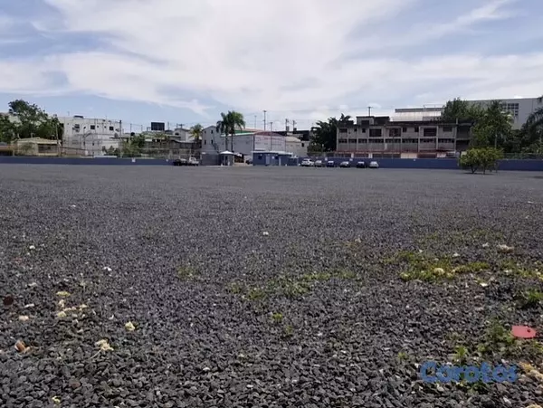 oficinas y locales comerciales - Se vende Parqueo Comercial detrás parada Metro Mamá Tingó 10