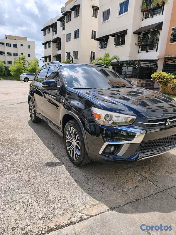 jeepetas y camionetas - Mitsubishi Outlander en muy excelente condiciones 2