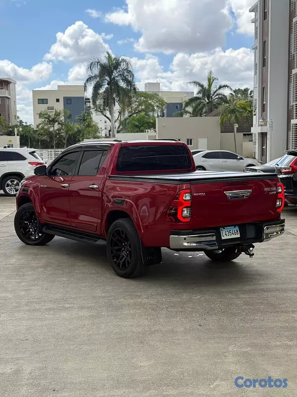 jeepetas y camionetas - Toyota Hilux 2022 SRV  7