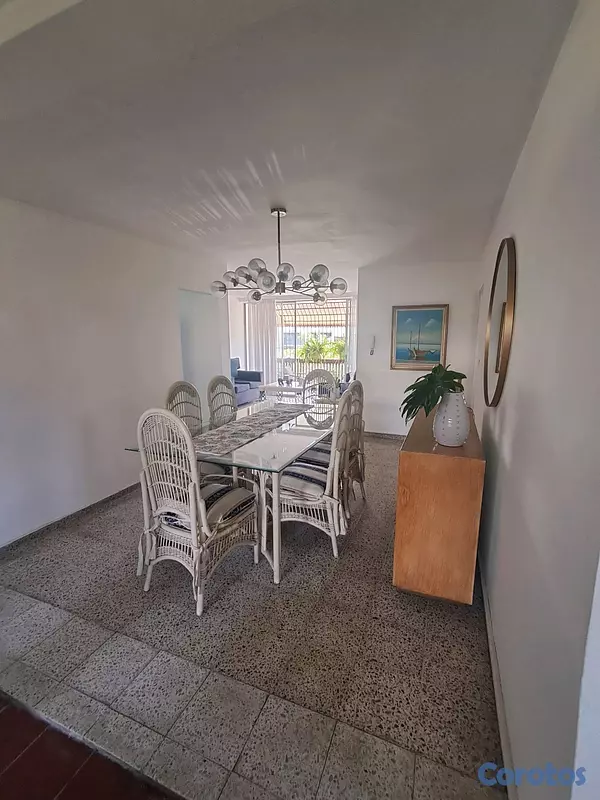 apartamentos - Amplio apartamento segundo nivel con áreas verdes en Gazcue 12
