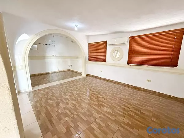 oficinas y locales comerciales - Local en venta próximo a Av. Independencia.
 4