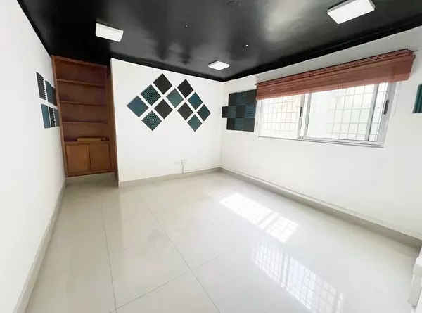 oficinas y locales comerciales - amplio local centrico 4