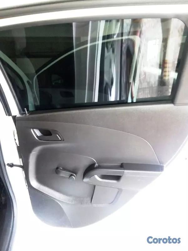 carros - Chevrolet Sonic LS Hatchback 2015 (Mecánico) 20