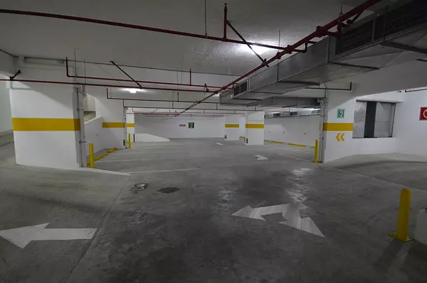 oficinas y locales comerciales - Torre Empresarial en Venta en el Centro de Piantini 8