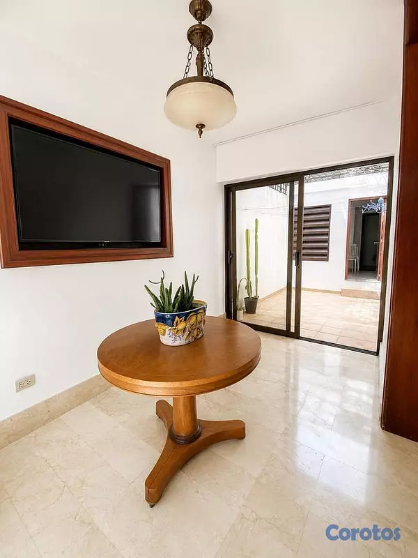 casas - Casa de 3 habitaciones 2 baños en alquiler en El V 14