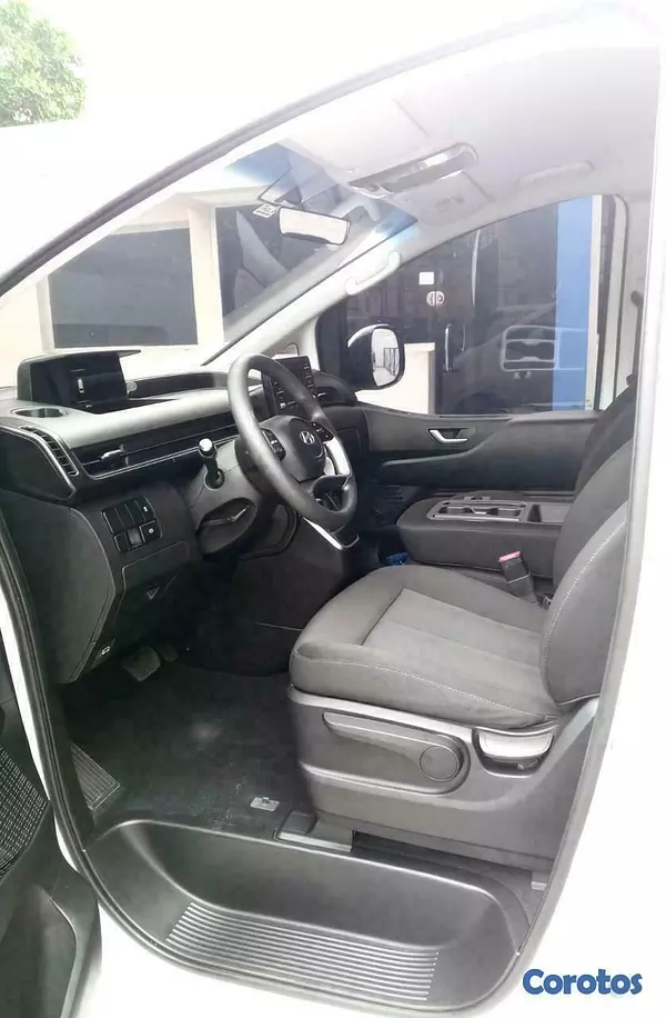 jeepetas y camionetas - Hyundai Staria (autobús nuevo) 2025 2