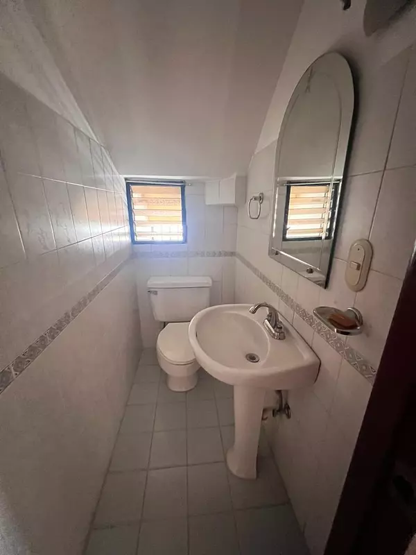 casas - Hermosa Casa en Proyecto Cerrado en La Española  4