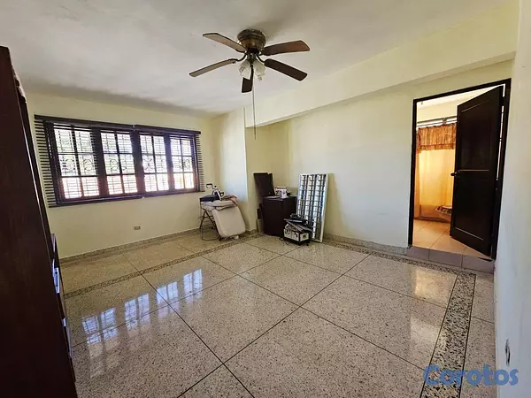 casas - Casa de 5 habitaciones 3 baños en alquiler en Juli 10