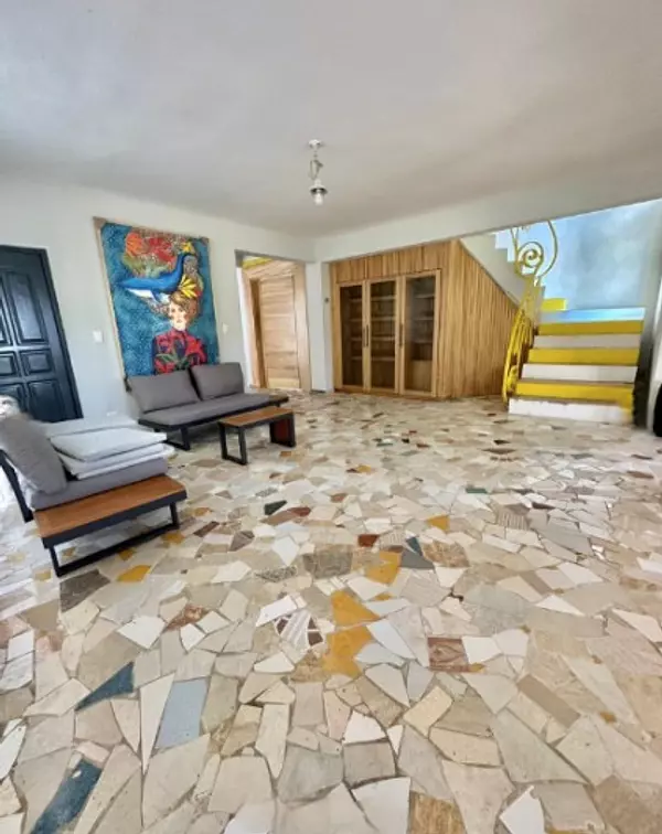 casas vacacionales y villas - Venta, Villa de 5 Habitaciones Ubicada en Juan Dolio 3