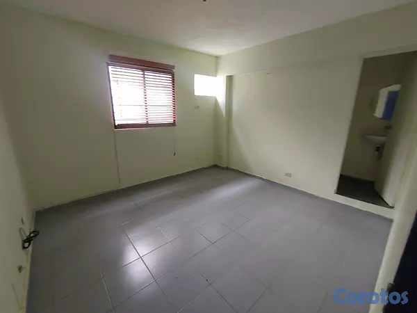 oficinas y locales comerciales - Oficinas y Locales en Zona Céntrica, Frente a Plaza de la Salud desde RD$12,500 5