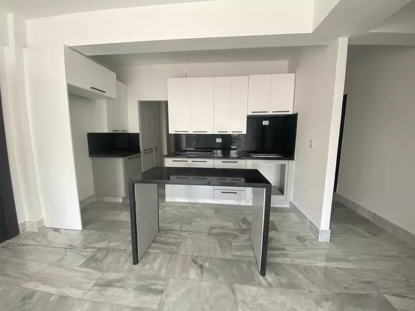apartamentos - Apartamento de venta con área de cine en La Esmeralda  2