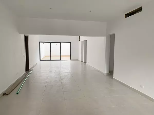 oficinas y locales comerciales - Local en primer nivel  10
