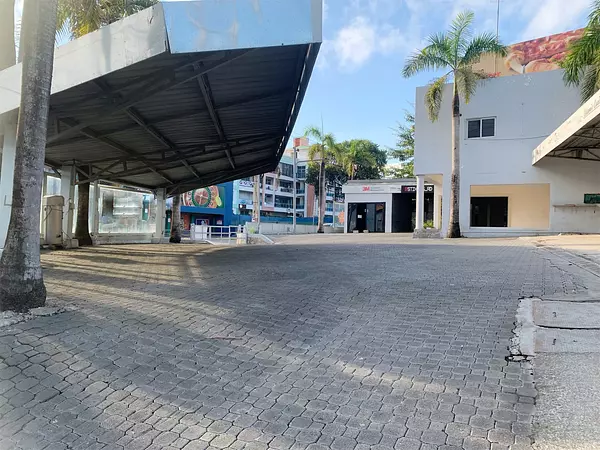 oficinas y locales comerciales - De oportunidad esquinero en arroyo hondo 3