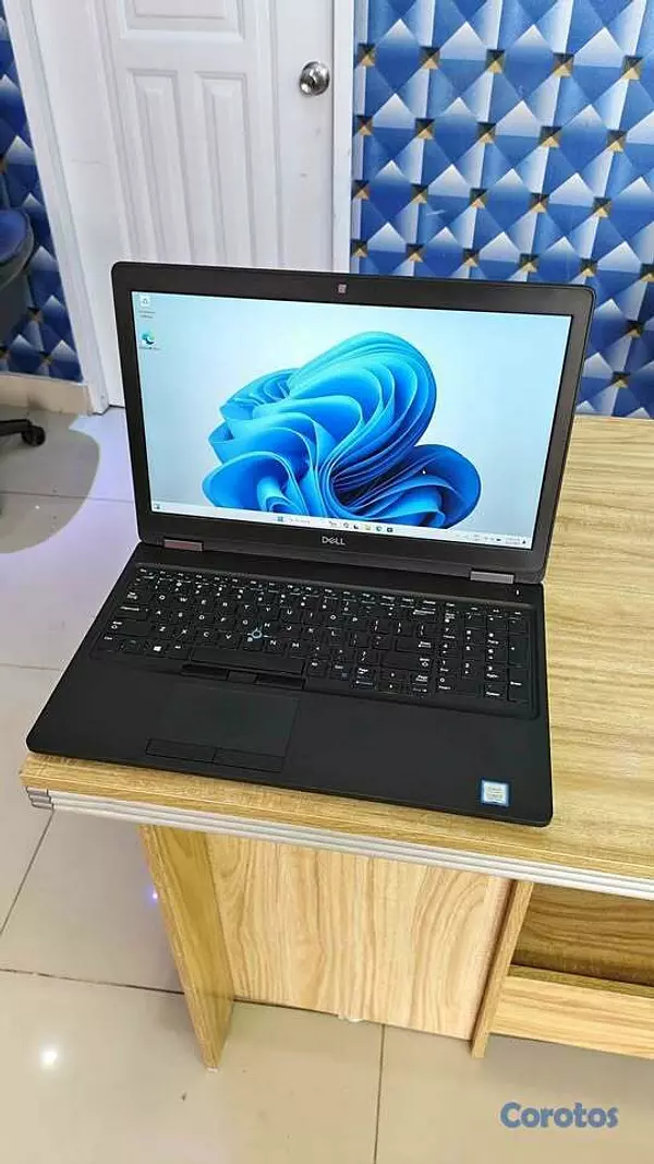 computadoras y laptops - Laptop Dell latitude 5590 intel core i7 8va genera 2