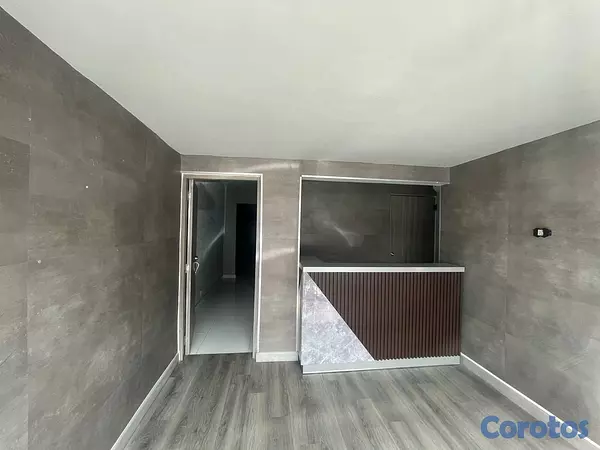 oficinas y locales comerciales - Local en Primer nivel céntrico  9