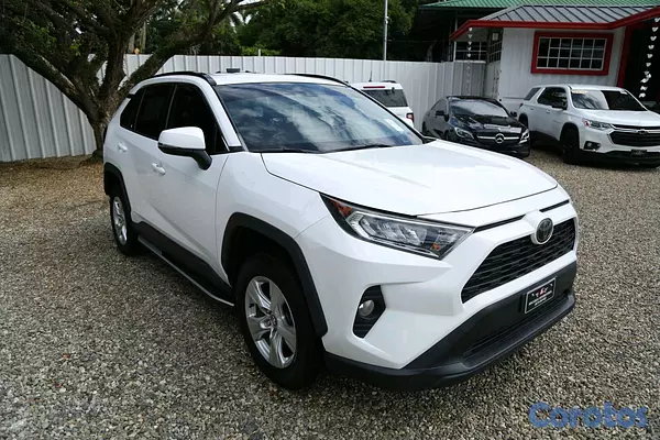 jeepetas y camionetas - Toyota rav4 2020 xle clean carfax  5