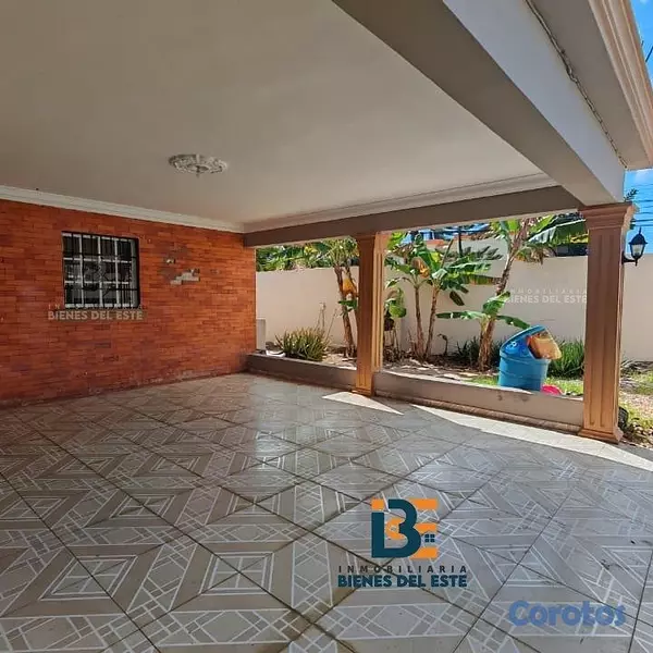 casas - Se RENTA amplia CASA de Tres habitaciones con pati 2