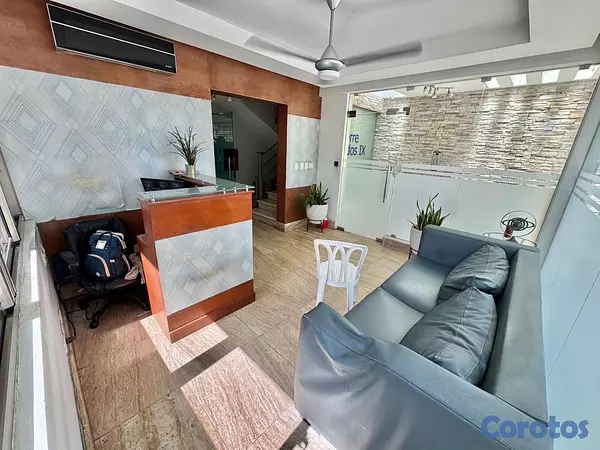 apartamentos - vendo urbanización real tres habitaciones con baño dos parqueos paralelos techa 19