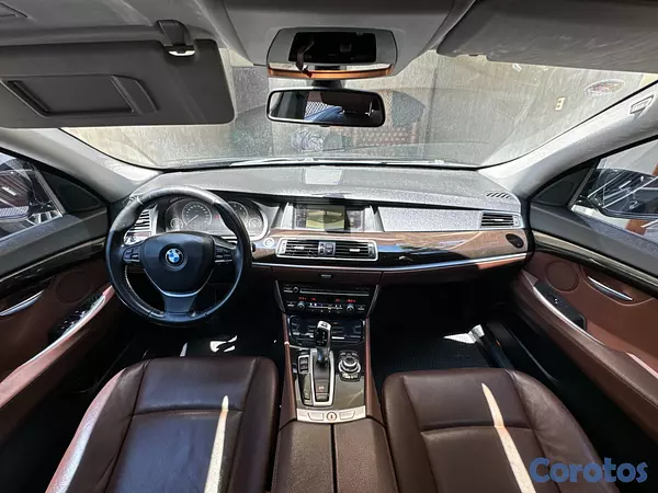 jeepetas y camionetas - BMW 535i GT 2011 es de color Negro con asientos ma 8