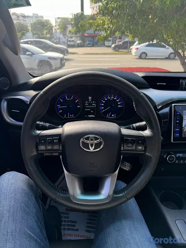 jeepetas y camionetas - Toyota Hilux SRV 2017
 10