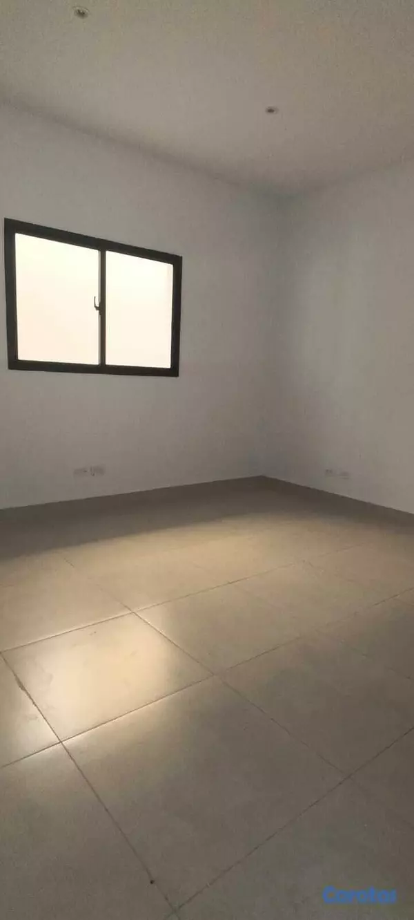 oficinas y locales comerciales - La Julia Local de 122mts en Primer nivel 4 parqueo 8