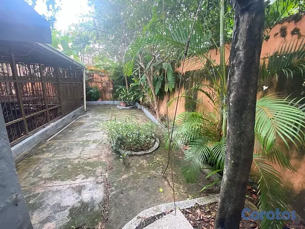 oficinas y locales comerciales -  A tres min Mirador Sur 1er piso local alquiler zona industrial Herrera  7