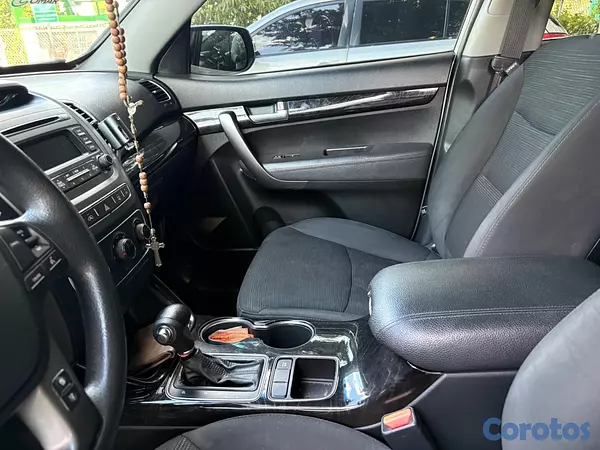 jeepetas y camionetas - Vendo kia sorento 2014  3