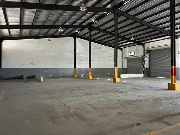 oficinas y locales comerciales - Se renta amplia nave en Av 27 de febrero 4