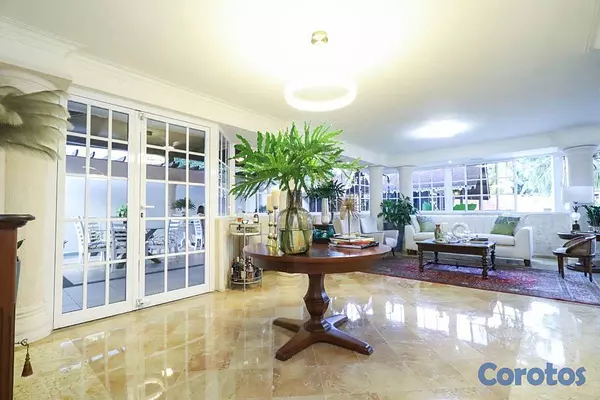 casas - Casa de 4 habitaciones 5 baños en alquiler en Isab 14